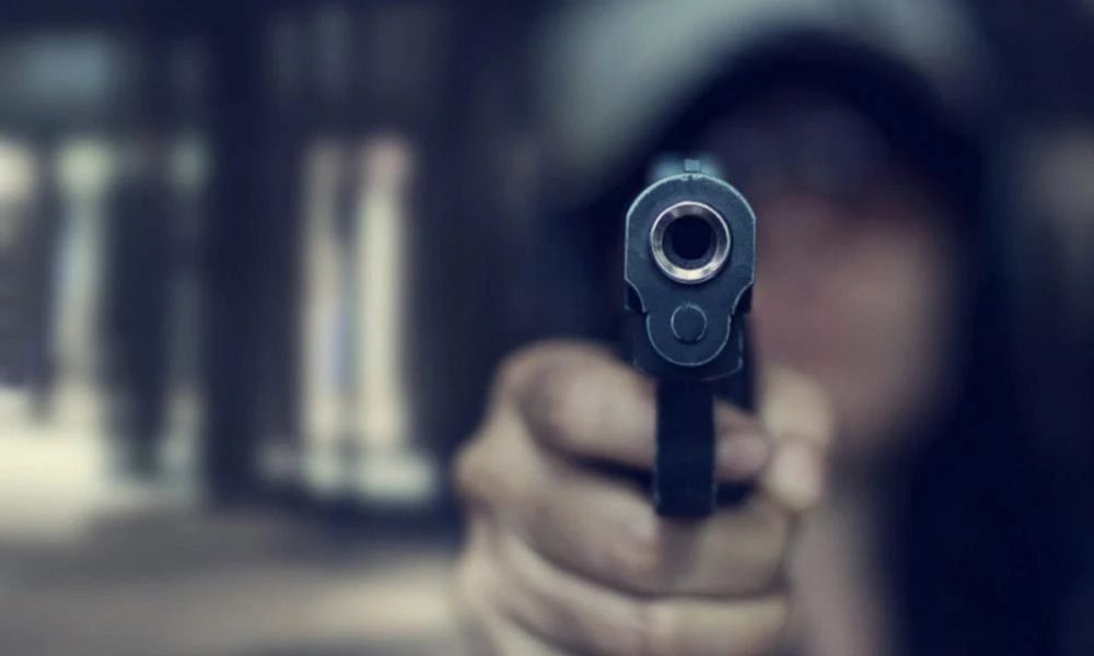 Τρόμος για υπαλλήλους μίνι μάρκετ στο Ηράκλειο: «Σήκωσε το όπλο και είπε "δώστε μου τα λεφτά"»